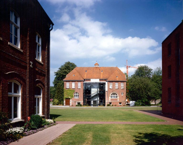 Haus Hall Gescher, Umbau des Festsaalgebäudes